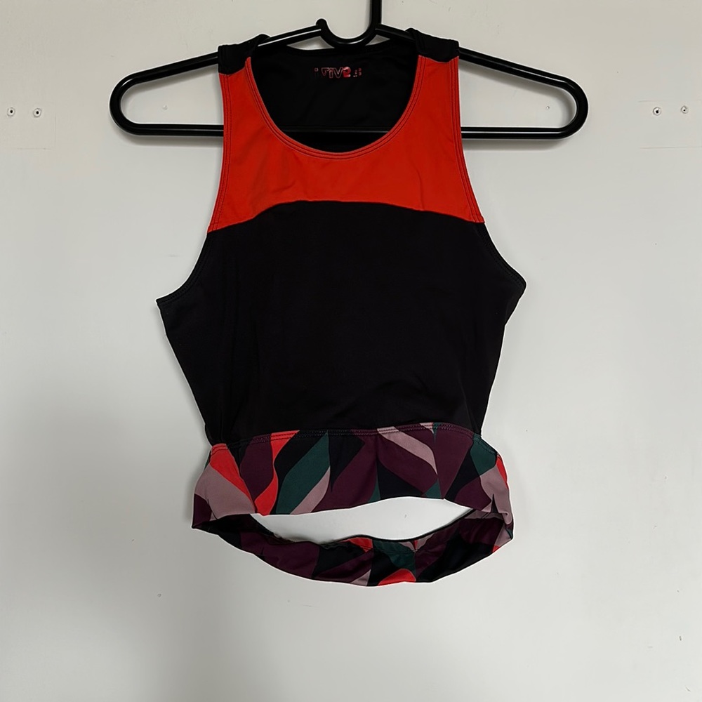 Crop workout top w/sexy back detail